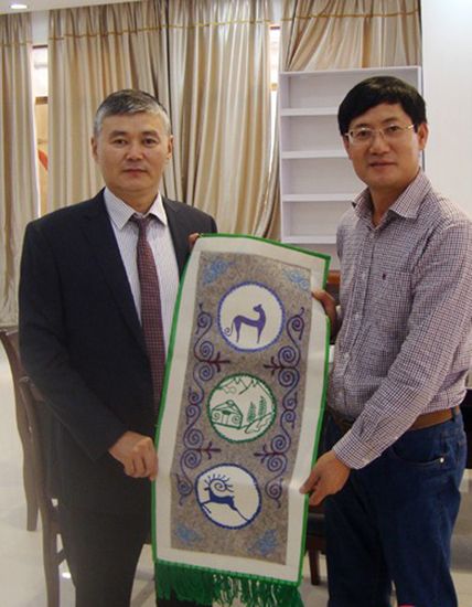 吉尔吉斯驻广州总领事访问广西茧丝绸协会