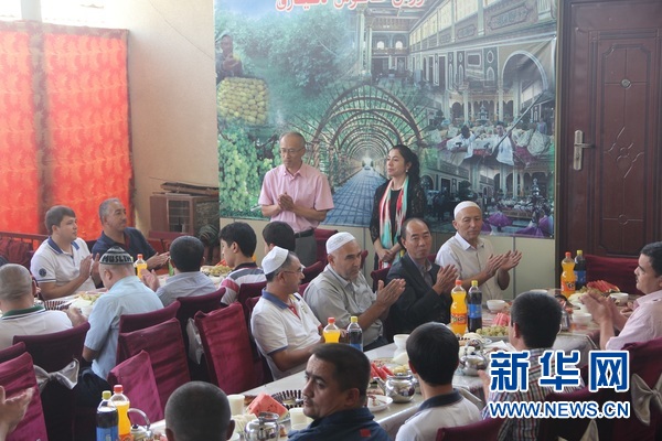 驻吉国奥什总领馆与维吾尔族华商共迎古尔邦节