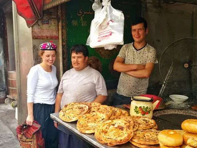 格鲁吉亚美女在新疆！伊琳娜的美食之旅