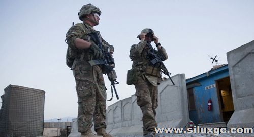 一名自杀式恐怖分子在阿富汗攻击美军队伍