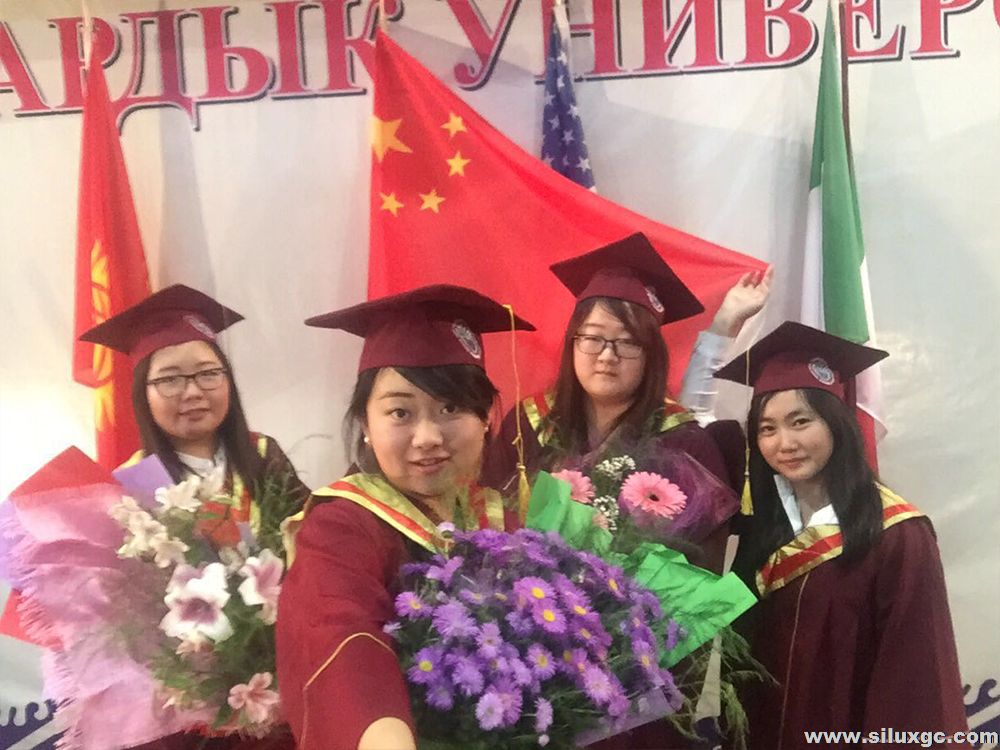 中国留学生在比什凯克人文大学毕业典礼上发言：感谢老师 多数学生表示愿意留在吉国发展