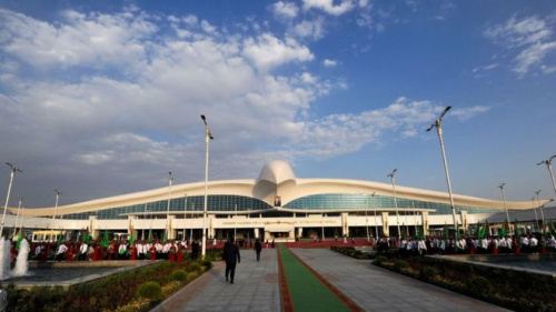 土库曼斯坦首都启用新国际机场 如“大鹏展翅”