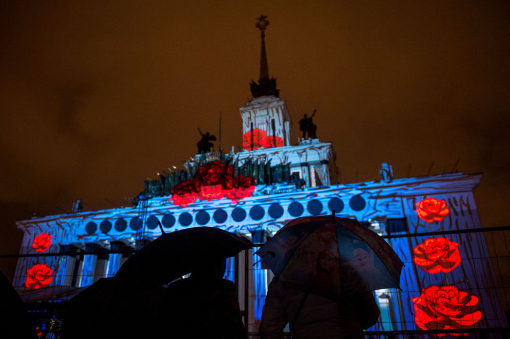 莫斯科国际“光环”艺术节最酷炫投影造型