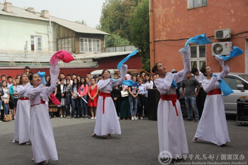 吉尔吉斯斯坦奥什国立大学孔院举办舞蹈大赛