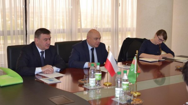 土库曼斯坦外交部与波兰大使举行会谈