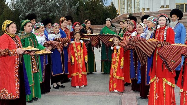 土库曼斯坦庆祝丰收节：今年共收获105万吨棉花和160万吨小麦