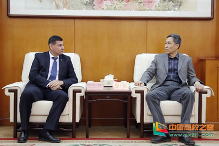 土库曼斯坦驻华大使馆参赞雅马多夫来西安石油大学访问