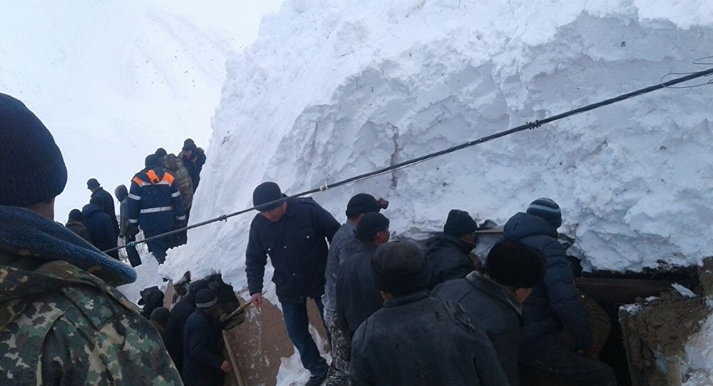 吉尔吉斯斯坦多地雪崩两名孩子一妇女死亡