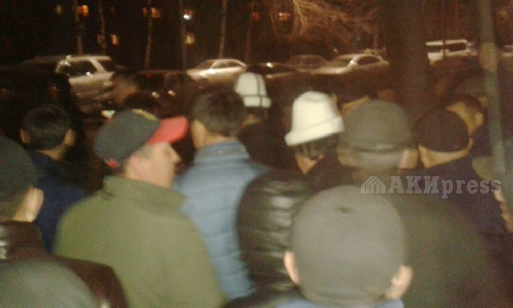 比什凯克发生游行示威 声援被判监禁反对党党首