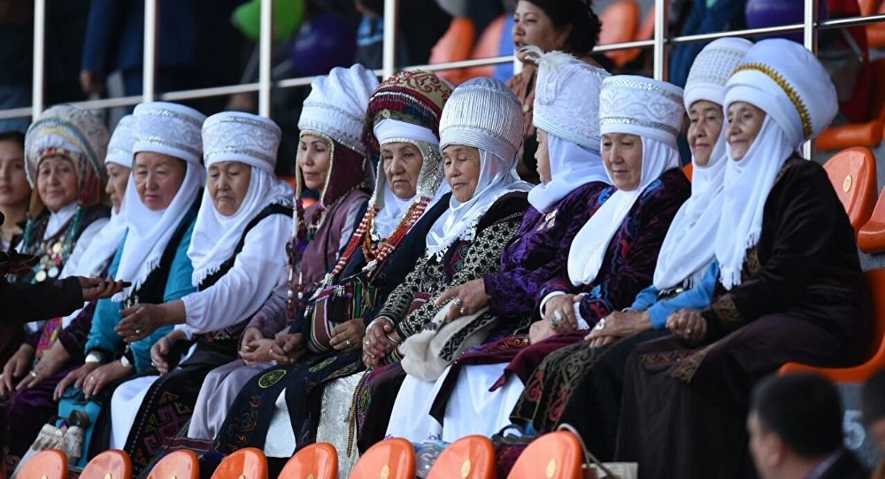 吉国19世纪女性传统民族服饰大赛4日举行