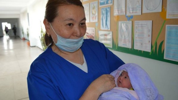 吉国女性普遍愿意30岁前生育3-4个孩子