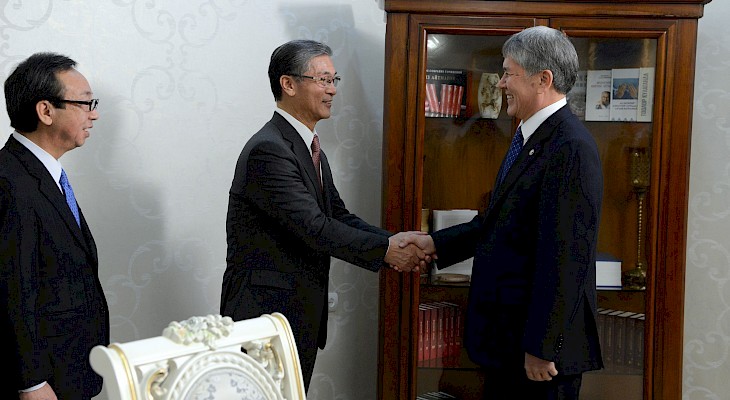 吉尔吉斯斯坦总统会见日本投资公司高层领导