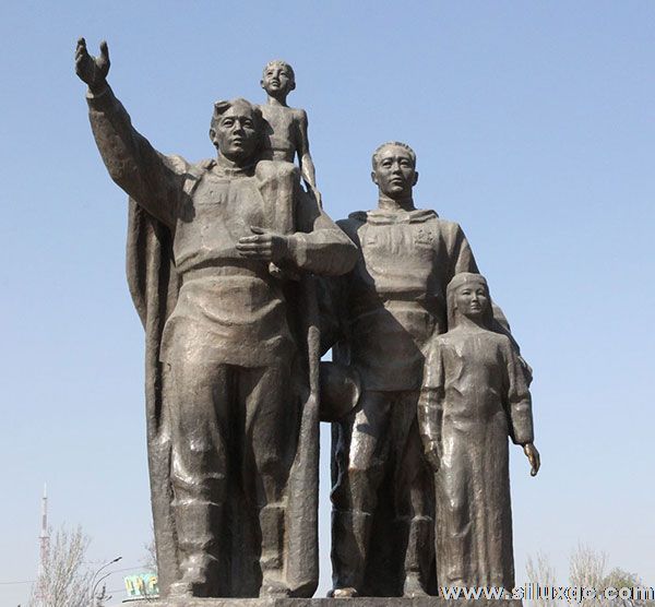比什凯克胜利广场 一年四季不灭的“火”
