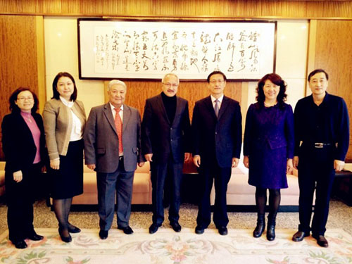 吉尔吉斯斯坦比什凯克人文大学校长一行来访新疆大学