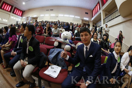 吉国大学生举办第15届“汉语桥”世界大学生中文比赛