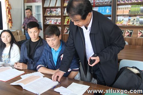 新疆医科大医院在吉尔吉斯奥什国立大学孔子学院参观