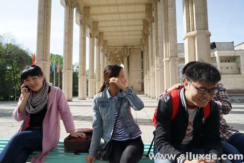比什凯克人文大学中国留学生的周末春游踏青