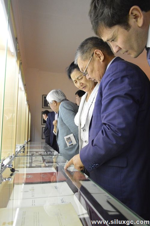 迁居海外百余年 乡音无改斯人去