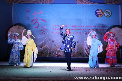 驻奥什总领事参加孔子学院三周年文艺演出活动
