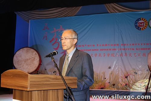 驻奥什总领事参加孔子学院三周年文艺演出活动