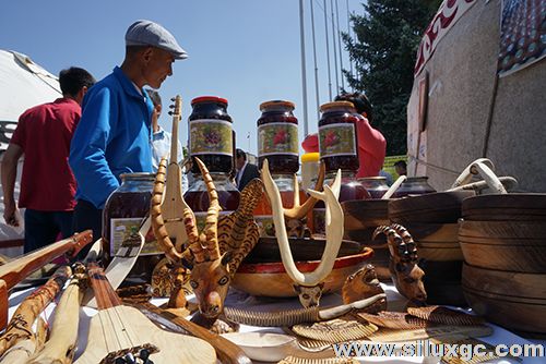 吉尔吉斯斯坦农业展览会召开中国一拖“东方红”亮相