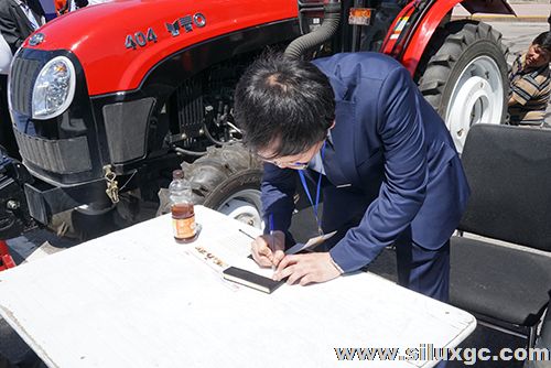 吉尔吉斯斯坦农业展览会召开中国一拖“东方红”亮相