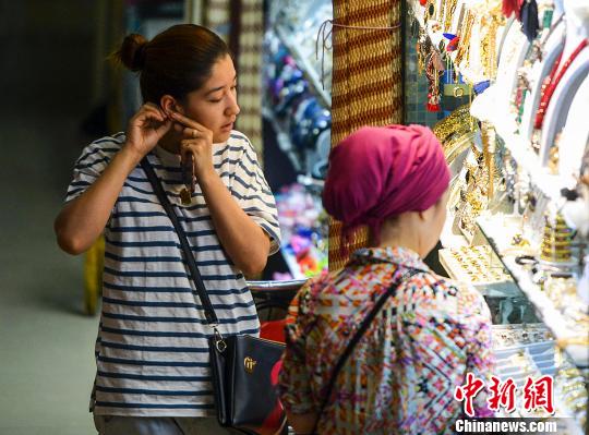 吉尔吉斯《丝路新观察》报记者感受新疆斋月生活