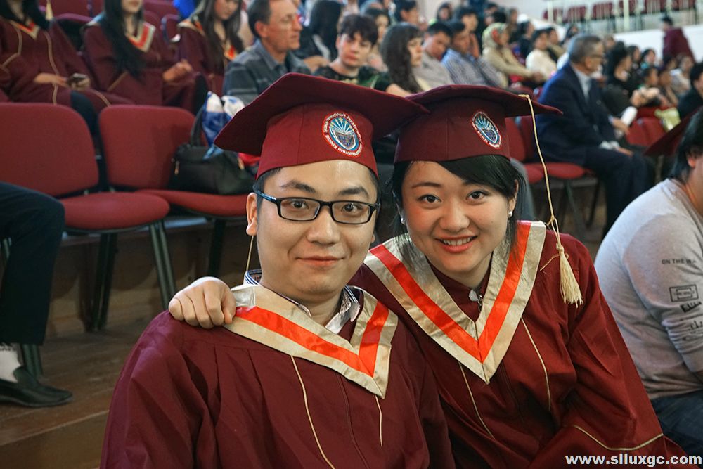 中国留学生在比什凯克人文大学毕业典礼上发言：感谢老师 多数学生表示愿意留在吉国发展