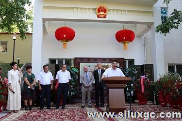 中国驻奥什总领馆乔迁新址 百余华人参加庆贺
