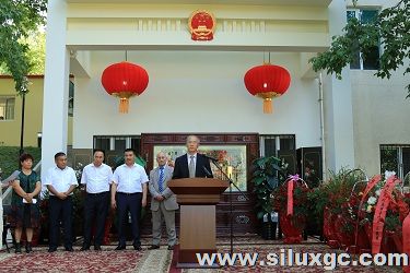 中国驻奥什总领馆乔迁新址 百余华人参加庆贺
