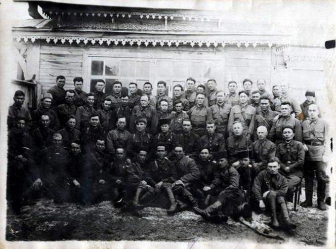 比什凯克明日庆祝潘菲洛夫师组建75周年