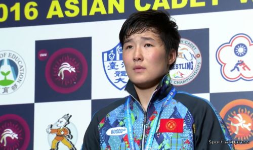 吉尔吉斯斯坦女选手2016年亚洲少年摔跤锦标赛夺魁