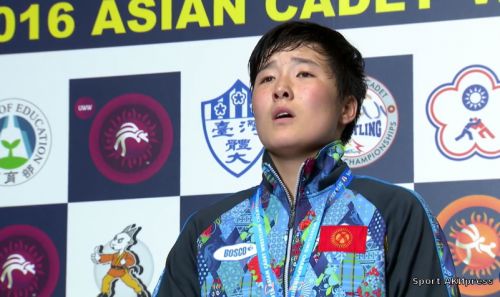 吉尔吉斯斯坦女选手2016年亚洲少年摔跤锦标赛夺魁