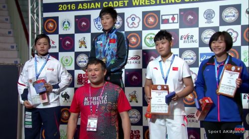 吉尔吉斯斯坦女选手2016年亚洲少年摔跤锦标赛夺魁