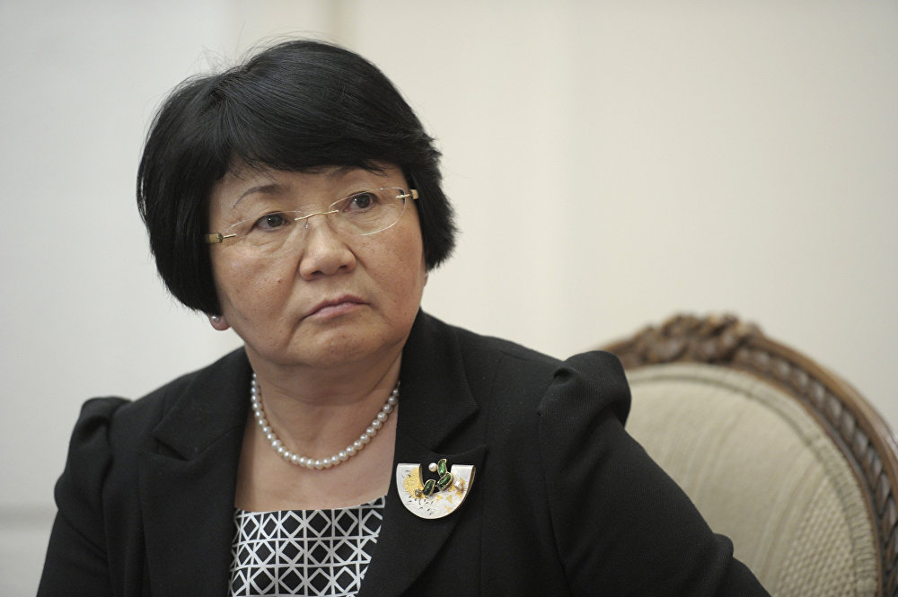 吉国第一女总统萝扎·奥通巴耶娃佩戴的胸针
