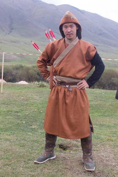 吉尔吉斯斯坦传统服装大赏