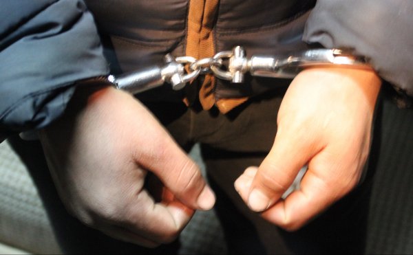 入室盗窃犯罪嫌疑人被拘留