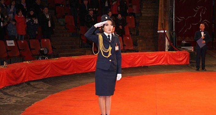 吉国公职人员成为最美警花