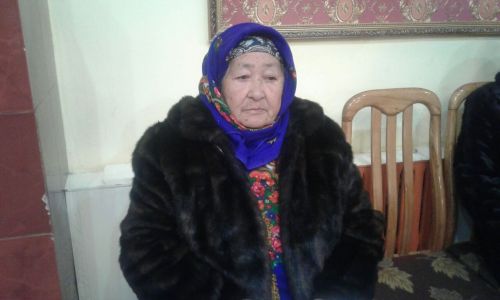 吉国著名作家萨斯帕耶夫的妻子是中国人