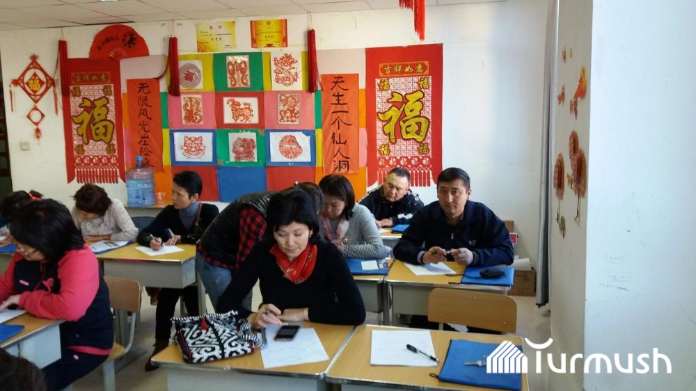 吉国13名学生在新疆师范大学进行短期汉语教师培训