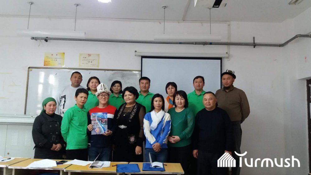 吉国13名学生在新疆师范大学进行短期汉语教师培训