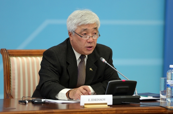 哈萨克斯坦拟延长外国公民在哈驻留的免签日期