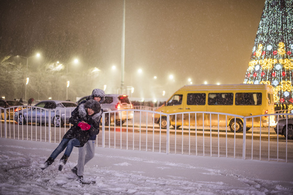 雪后的比什凯克：银雕玉琢的白雪王国