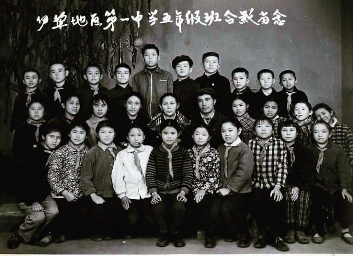 哈萨克斯坦著名歌剧演员玛依拉公布在中国的旧照