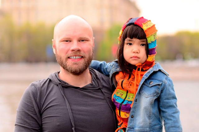 莫斯科姑娘和她的吉尔吉斯女儿：我不需要种族主义的丈夫