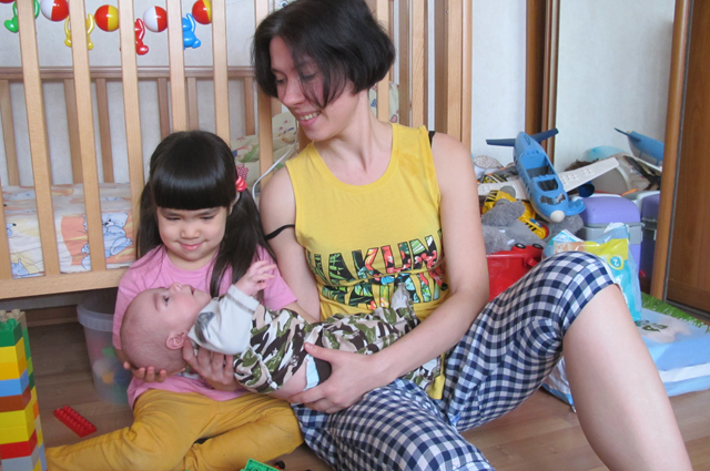 莫斯科姑娘和她的吉尔吉斯女儿：我不需要种族主义的丈夫