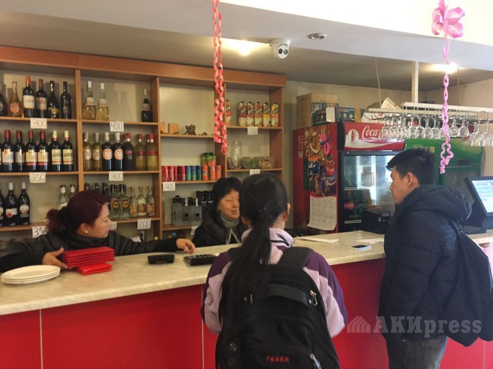 吉国中餐馆遭抢劫 枪托击打员工 朝餐桌放枪