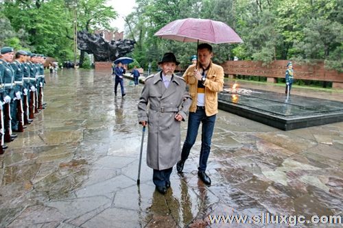 阿拉木图市举行纪念卫国战争胜利71周年纪念活动