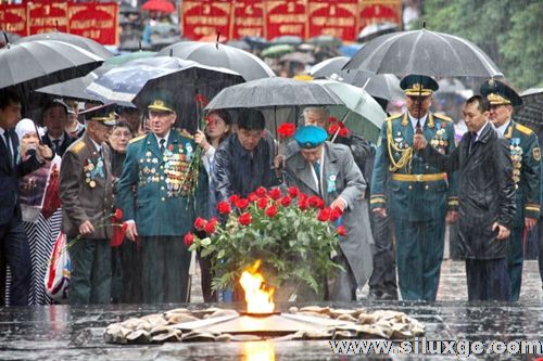 阿拉木图市举行纪念卫国战争胜利71周年纪念活动