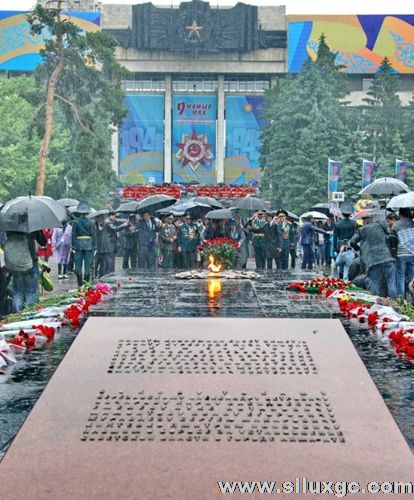 阿拉木图市举行纪念卫国战争胜利71周年纪念活动